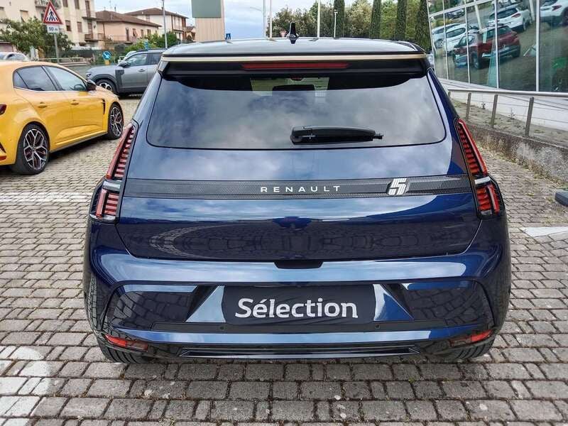 Usata Renault R5 Iconic 77 kW (106 CV) 2024 Blu notturno Utilitaria