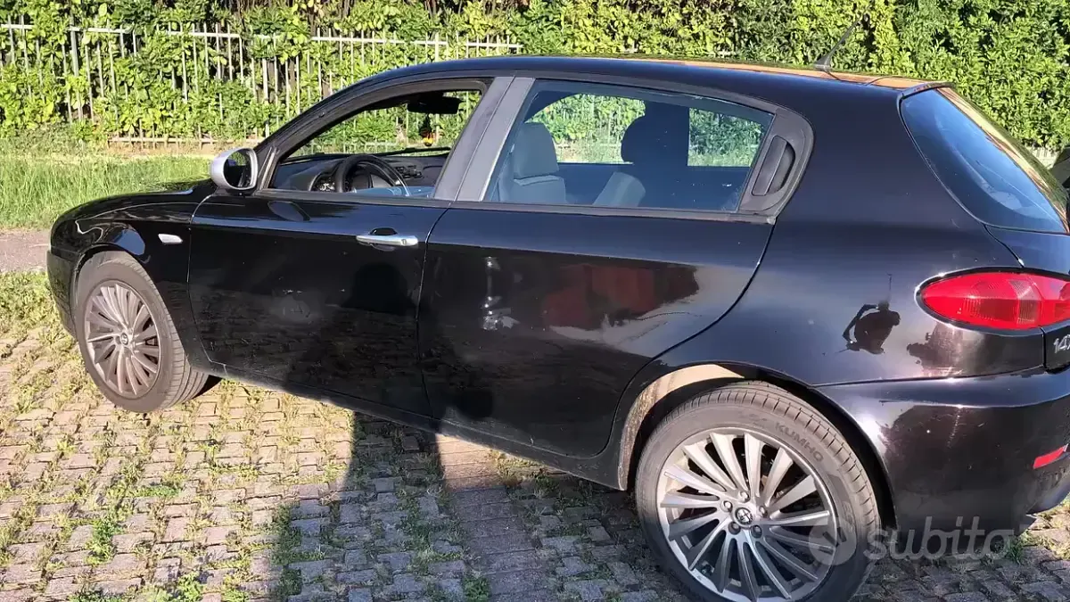 Usata Alfa Romeo 147 105 CV (77 kW) 2010 Nero Utilitaria