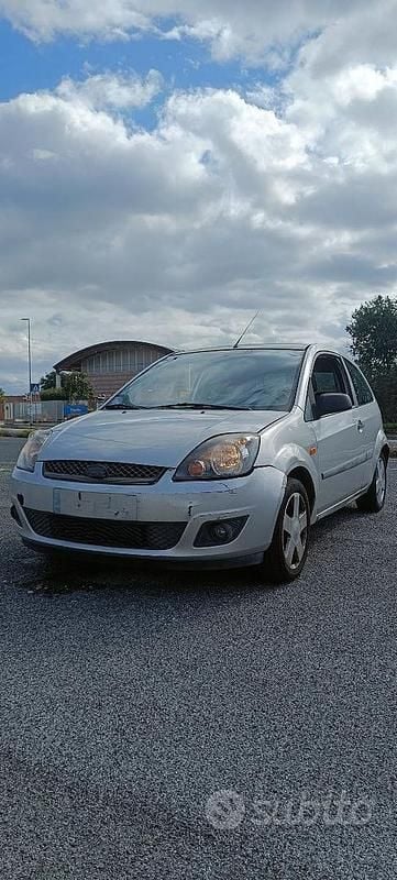 Usata Ford Fiesta 2006 Grigio Berlina