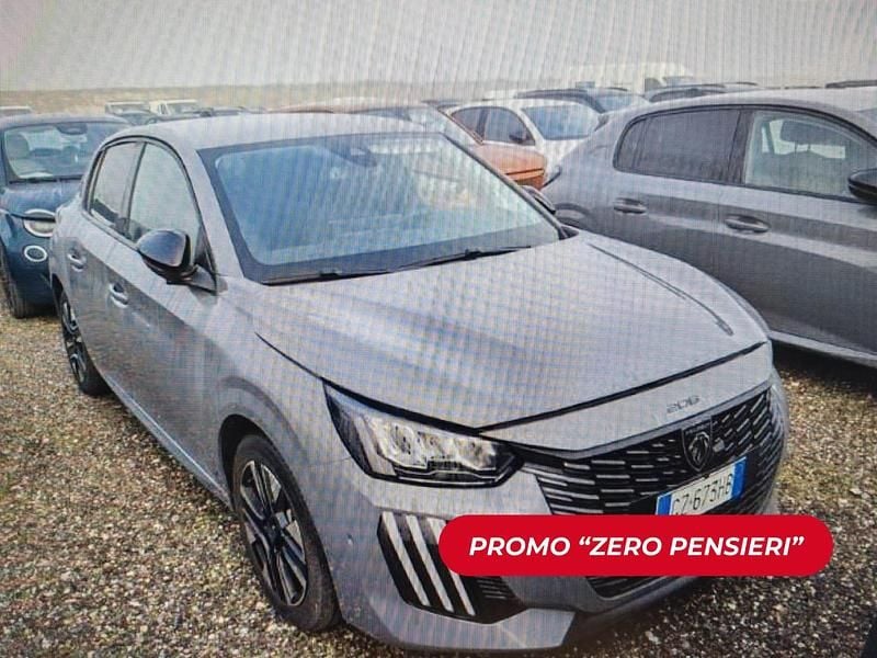 Usata Peugeot 208 Allure 101 CV (74 kW) 2025 Grigio selenio met. Utilitaria