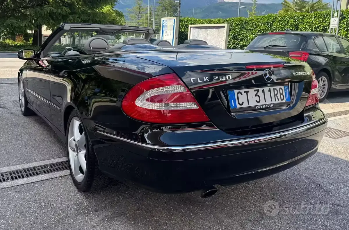 Usata Mercedes CLK200 163 CV (119 kW) 2005 Nero Cabrio