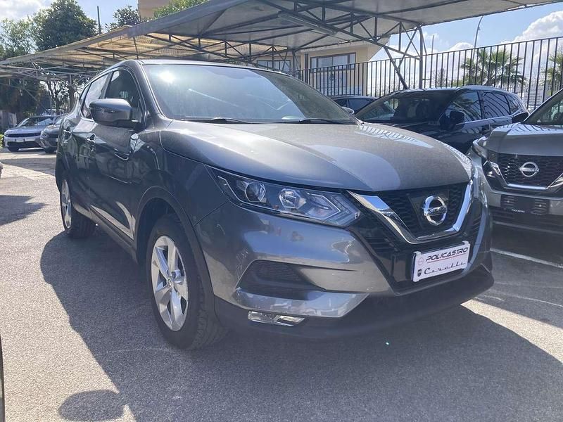 Usata Nissan Qashqai Acenta 110 CV (80 kW) 2017 Grigio SUV