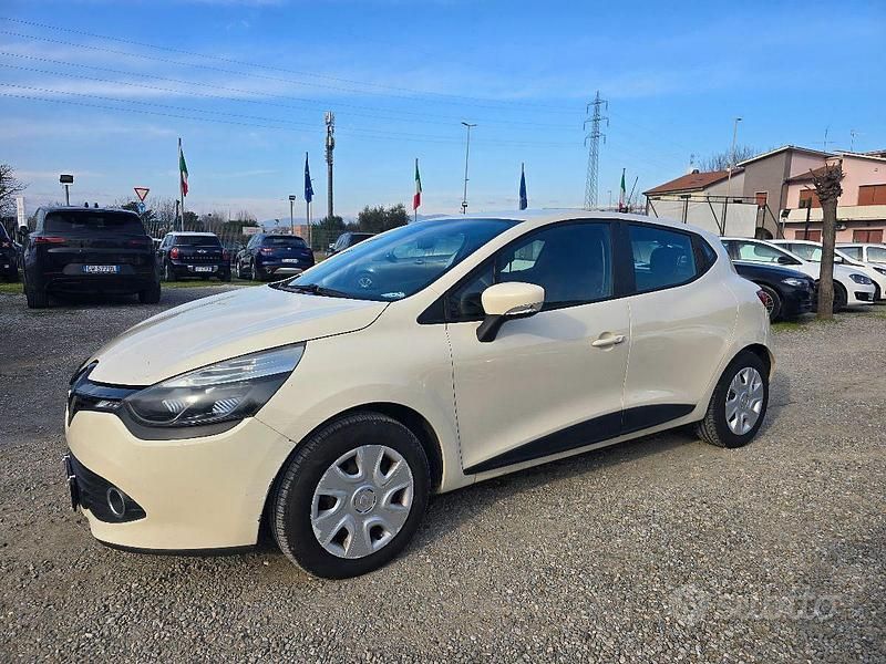 Usata Renault Clio IV 75 CV (55 kW) 2015 Beige Berlina
