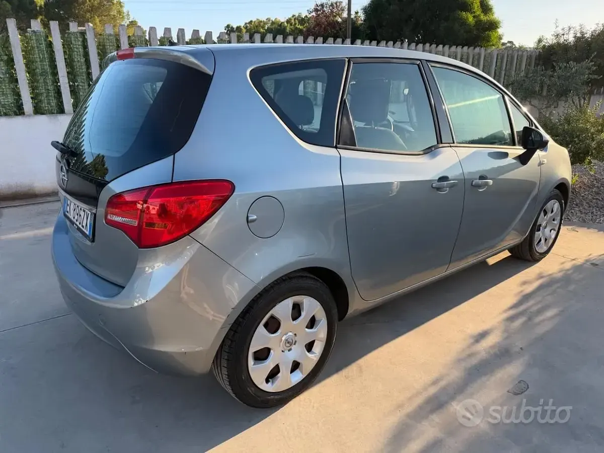 Usata Opel Meriva 101 CV (74 kW) 2012 Grigio Monovolume