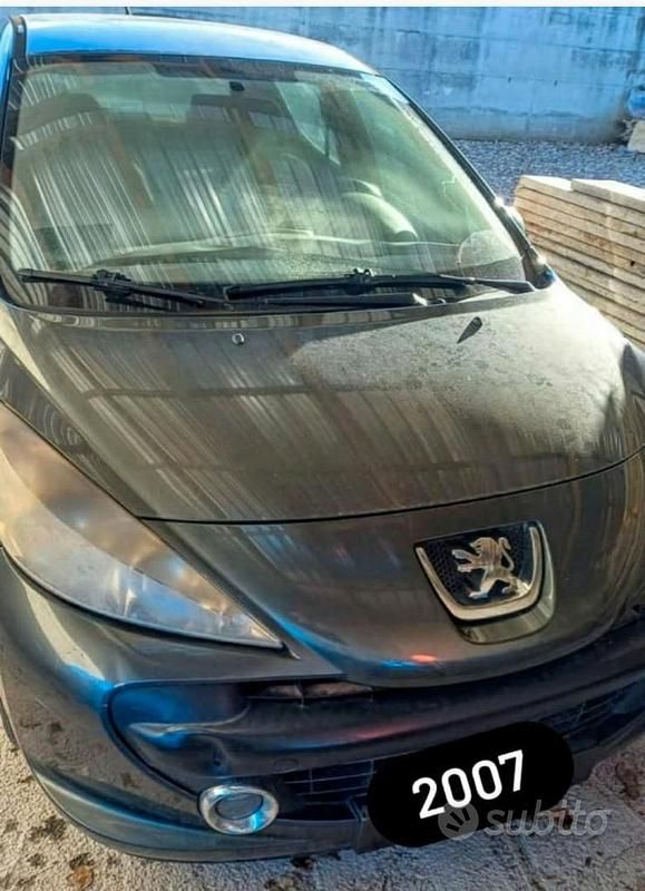 Grigio Usata 2007 Peugeot 207 Tre volumi | 2500 € (Molto cara) - Immagine 1/4