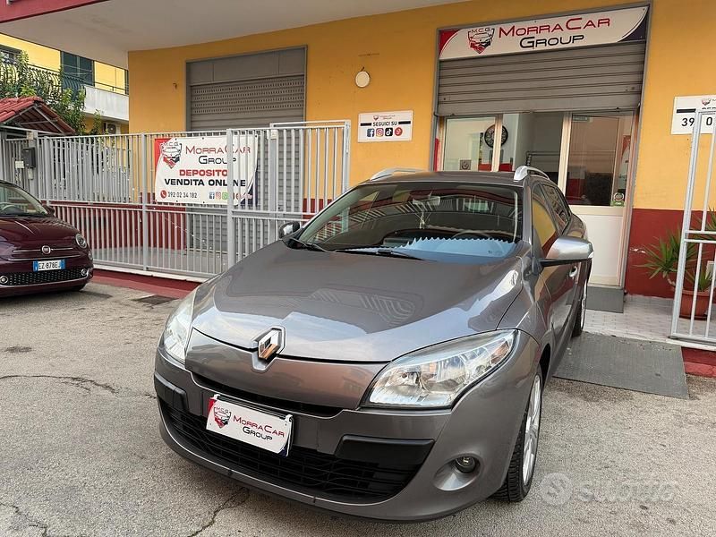 Grigio Usata 2011 Renault Mégane GrandTour Station wagon | 3499 € (Buon prezzo) - Immagine 1/4