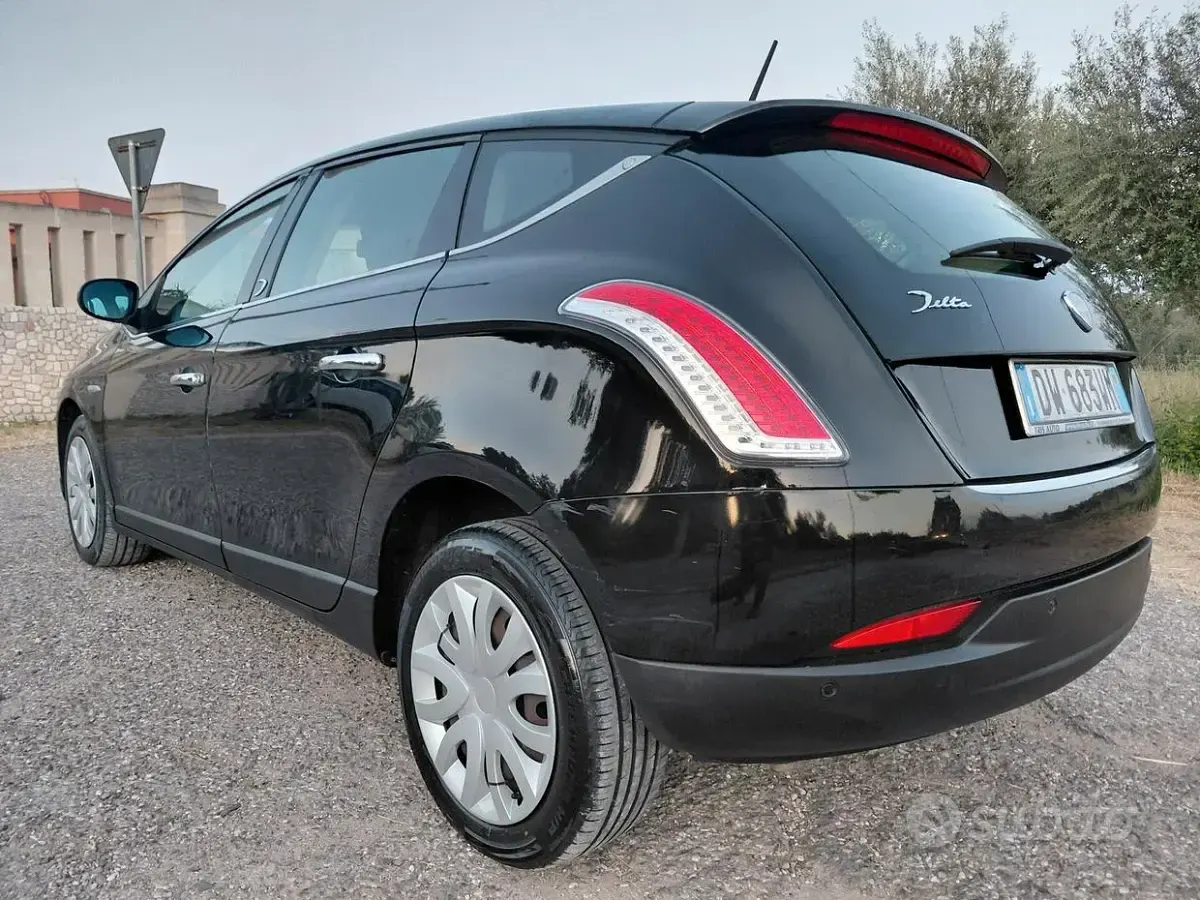 Usata Lancia Delta Gold 120 CV (88 kW) 2011 Nero Utilitaria