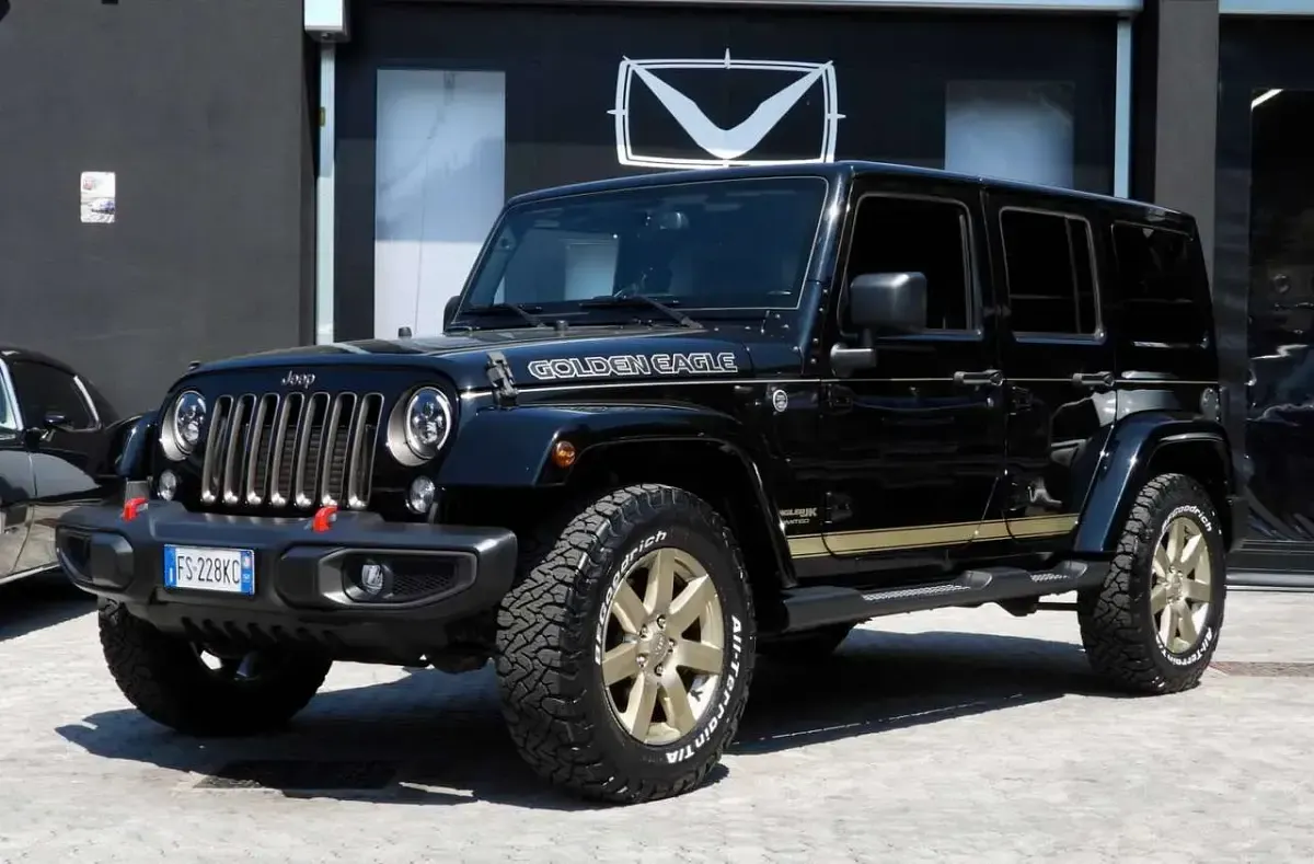 Usata Jeep Wrangler 200 CV (147 kW) 2018 Brilliant black golden decala SUV