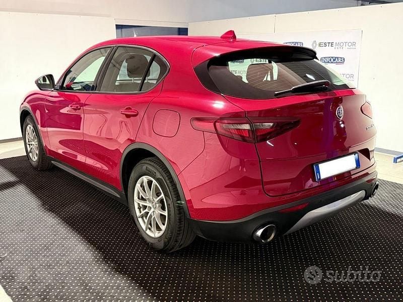 Usata Alfa Romeo Stelvio Business 160 CV (117 kW) 2019 Rosso pastello SUV