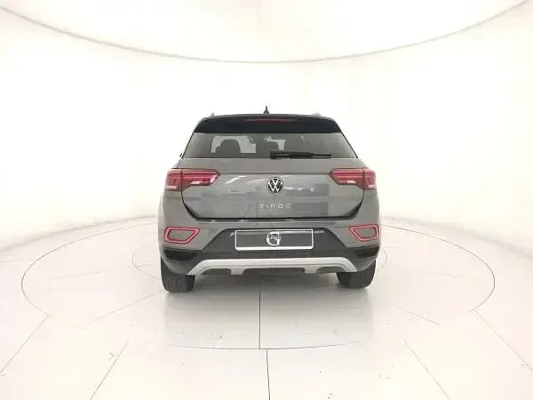 Usata VW T-Roc Style 150 CV (110 kW) 2023 Grigio SUV