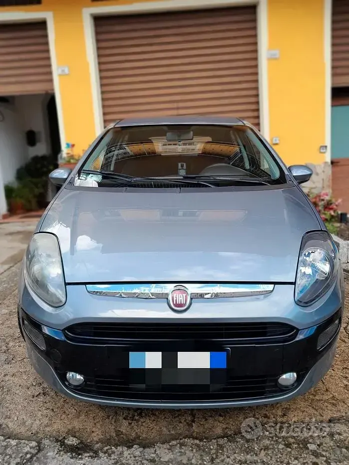 Usata Fiat Grande Punto 75 CV (55 kW) 2011 Grigio Utilitaria