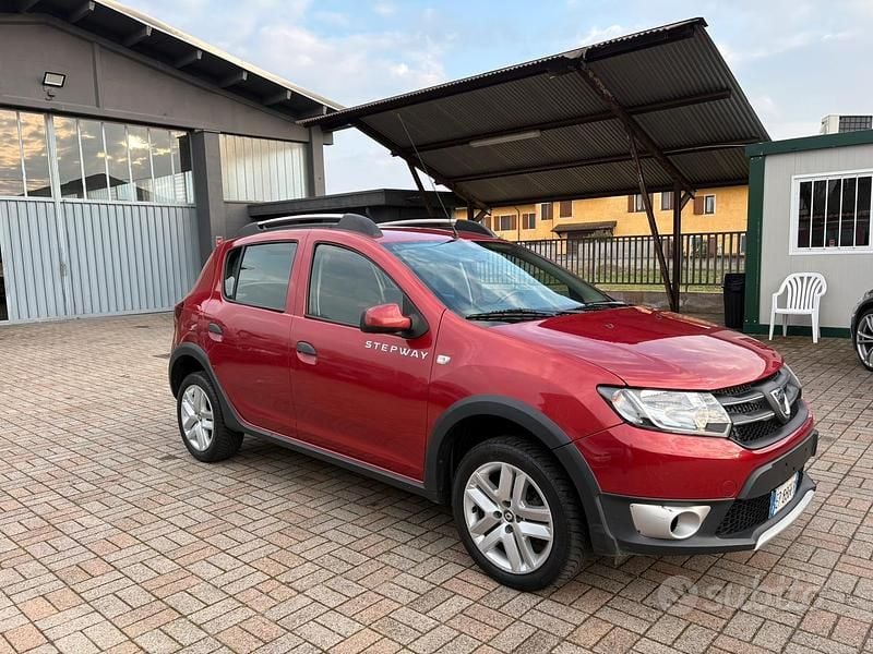 Usata Dacia Sandero Stepway 90 CV (66 kW) 2013 Rosso Berlina