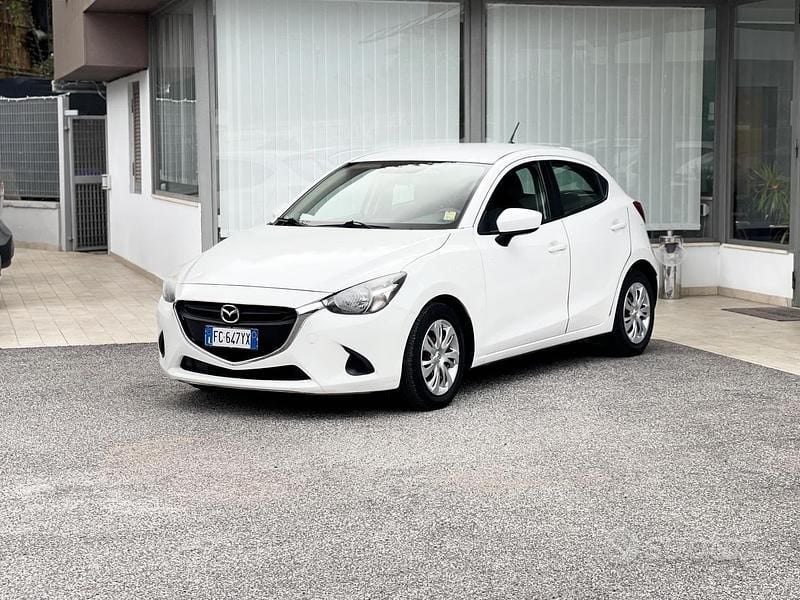 Usata Mazda 2 75 CV (55 kW) 2016 Bianco Berlina