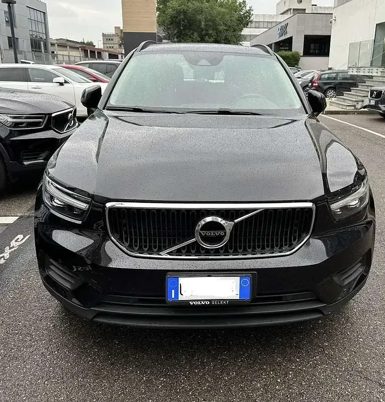 Usata Volvo XC40 Momentum 129 CV (94 kW) 2021 Nero SUV