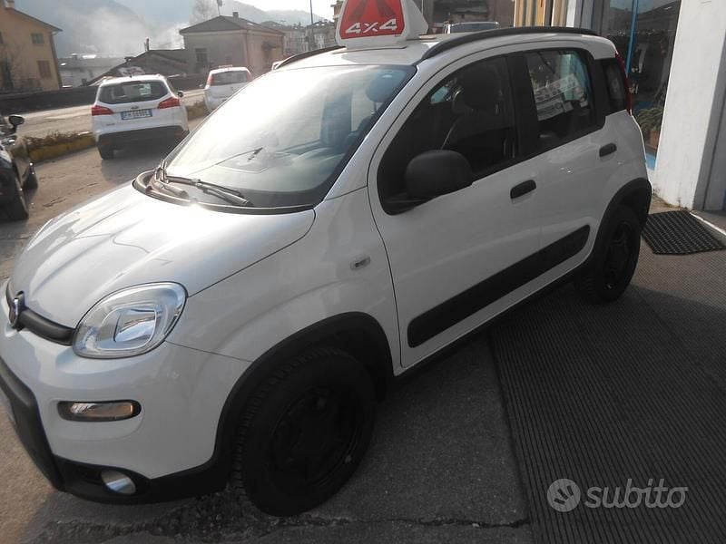 Usado Fiat Panda 4x4 S 86 HP (63 kW) 2019 Branco Citadino
