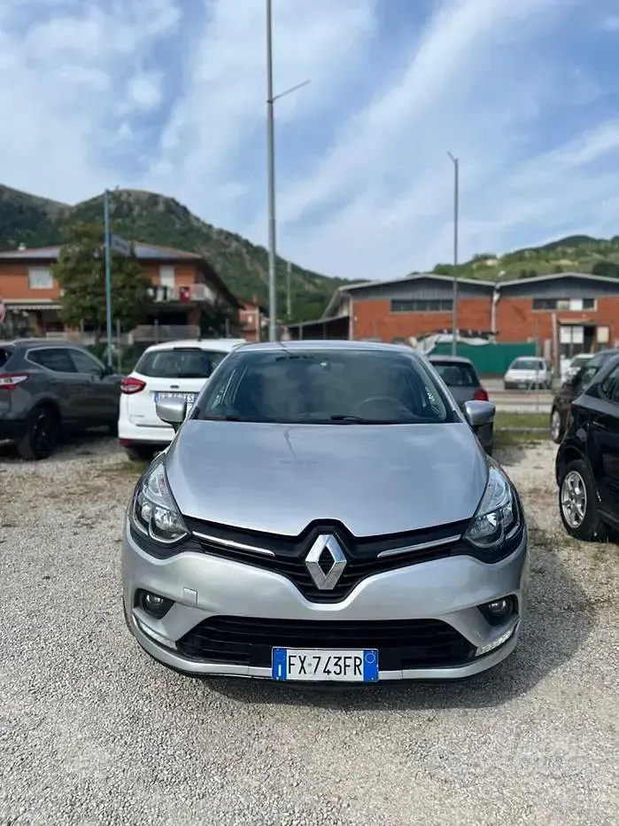 Usata Renault Clio 90 CV (66 kW) 2019 Grigio Utilitaria