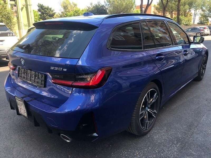 Usata BMW 330e M Sport 184 CV (135 kW) 2024 Blu/azzurro Station wagon