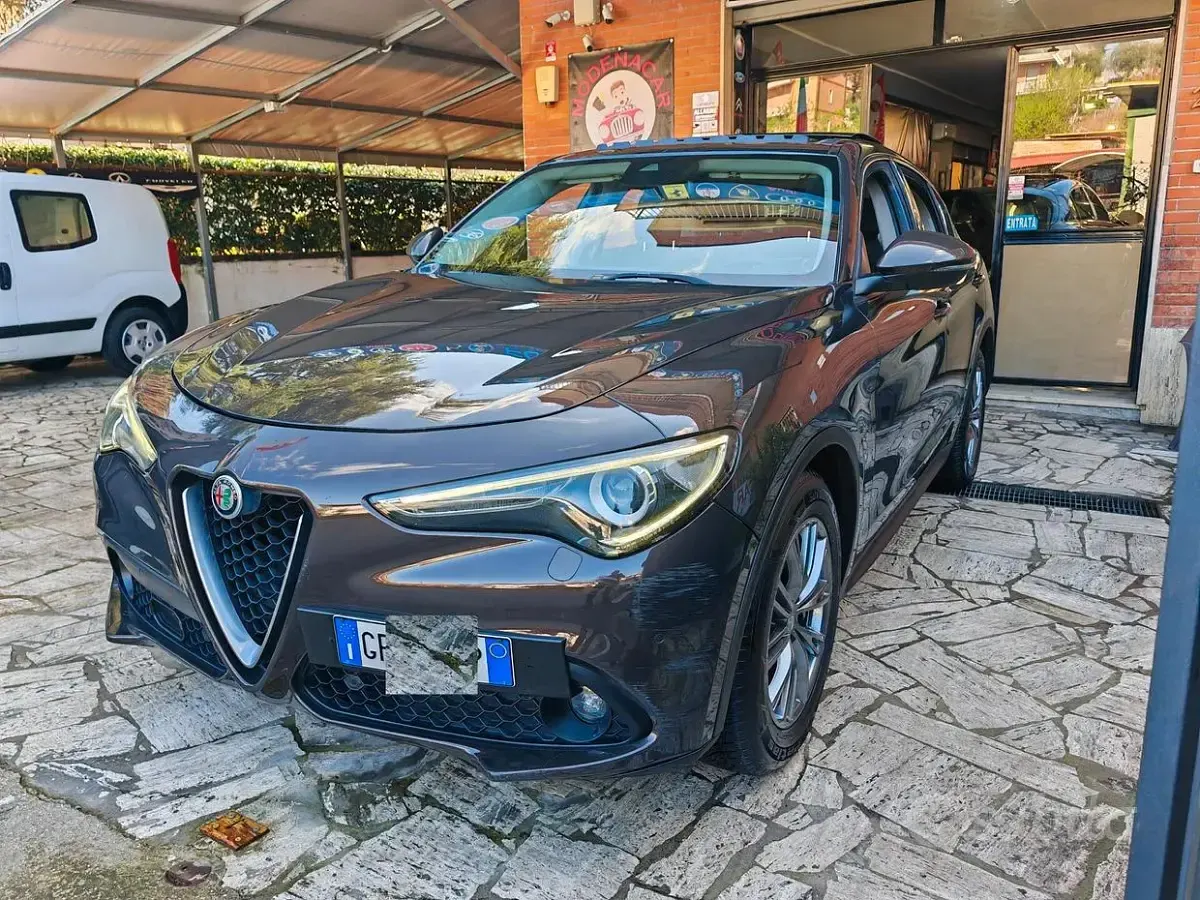 Usata Alfa Romeo Stelvio 150 CV (110 kW) 2017 Grigio SUV