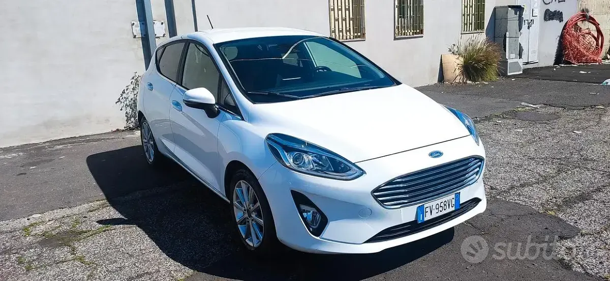 Begagnad Ford Fiesta Titanium 86 HK (63 kW) 2019 Vit Halvkombi