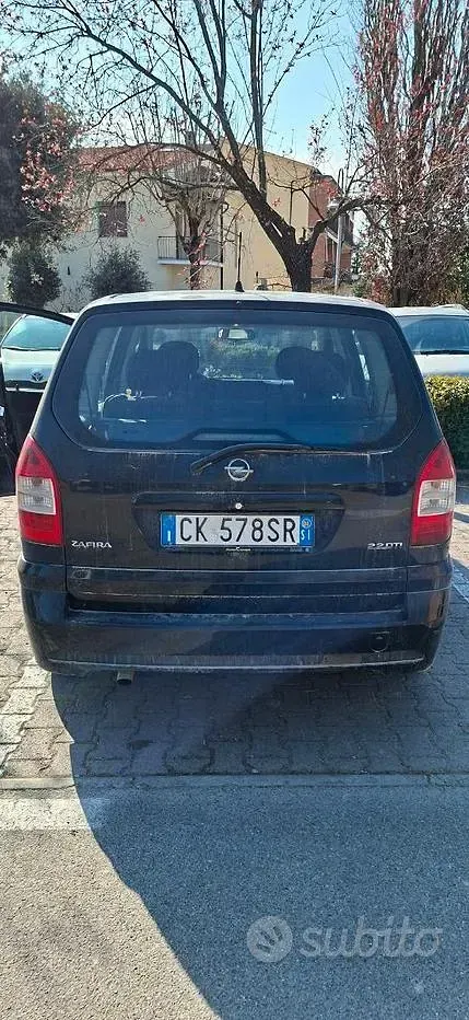 Usata Opel Zafira 125 CV (91 kW) 2004 Nero Monovolume