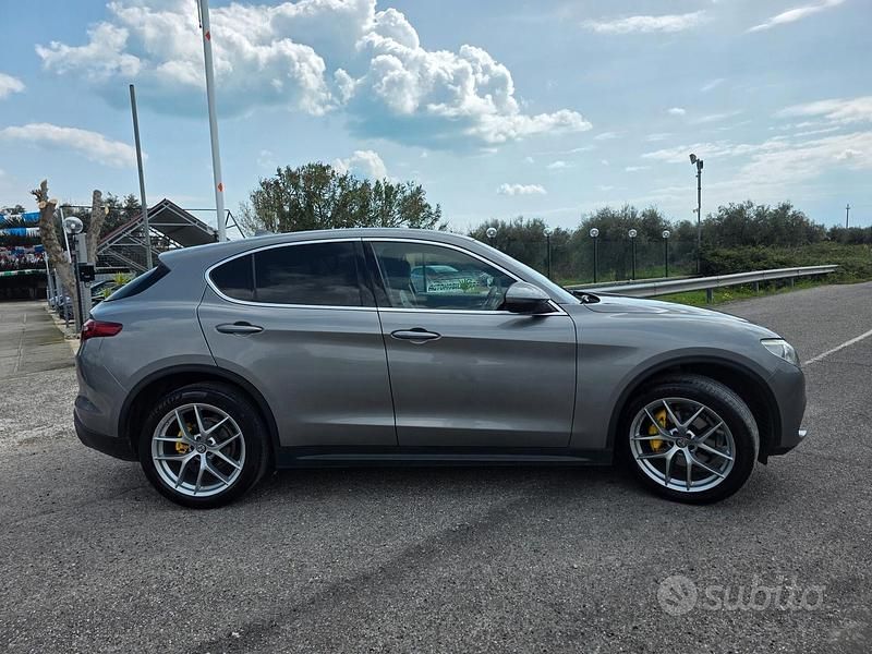 Usata Alfa Romeo Stelvio Executive 210 CV (154 kW) 2018 Grigio SUV