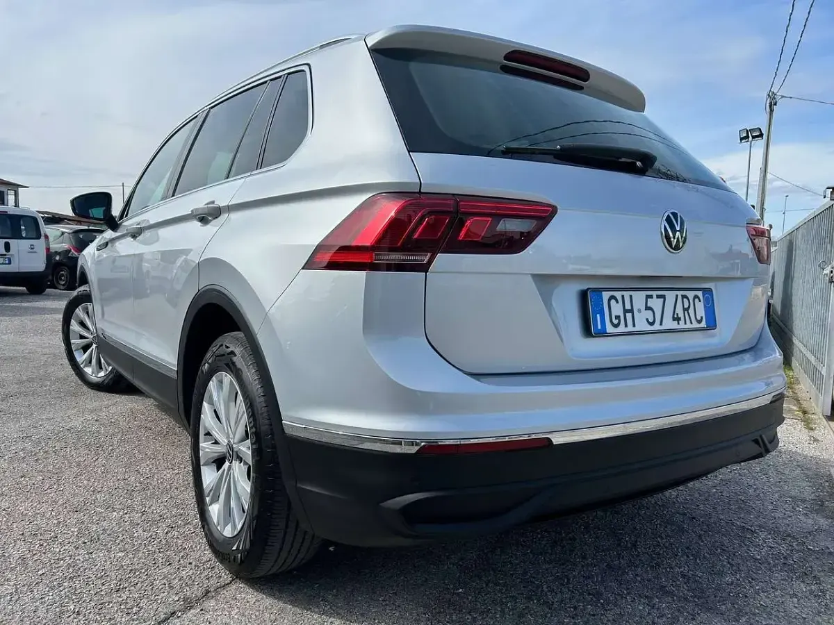 Usata VW Tiguan Life 150 CV (110 kW) 2022 Argento SUV
