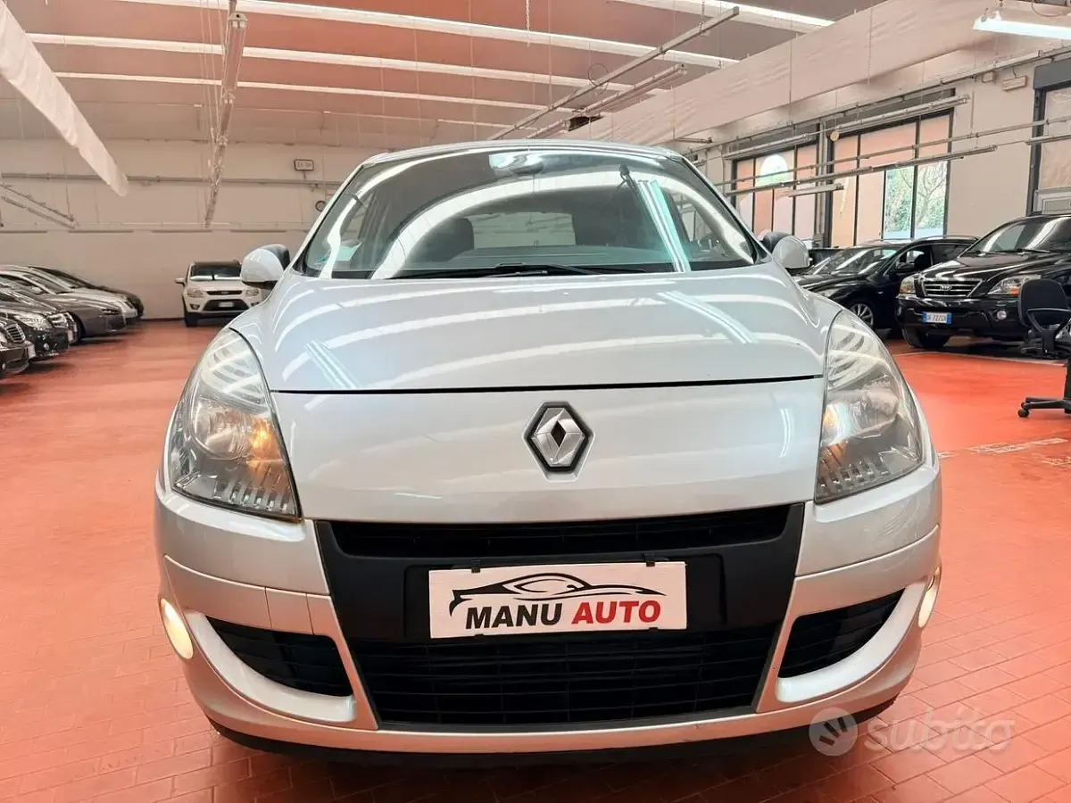 Usata Renault Scénic III Dynamique 110 CV (80 kW) 2011 Grigio Monovolume