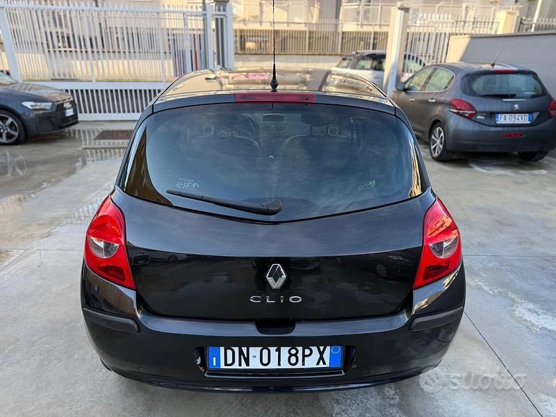 Usata Renault Clio II Dynamique 85 CV (62 kW) 2008 Nero Berlina