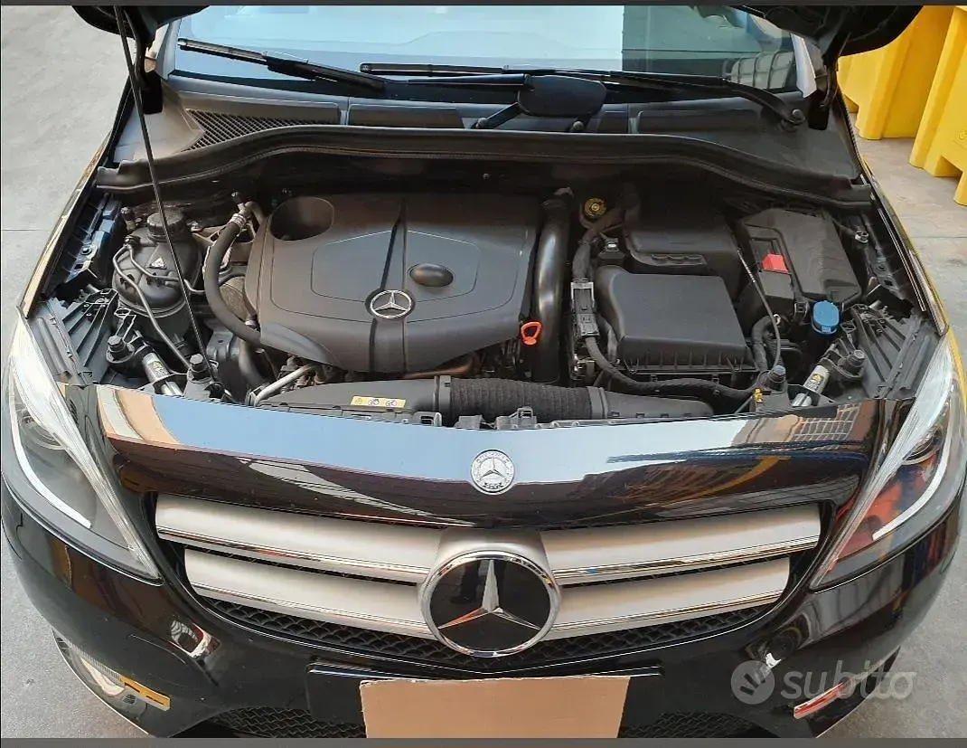 Usata Mercedes B200 Premium 156 CV (114 kW) 2012 Nero Utilitaria