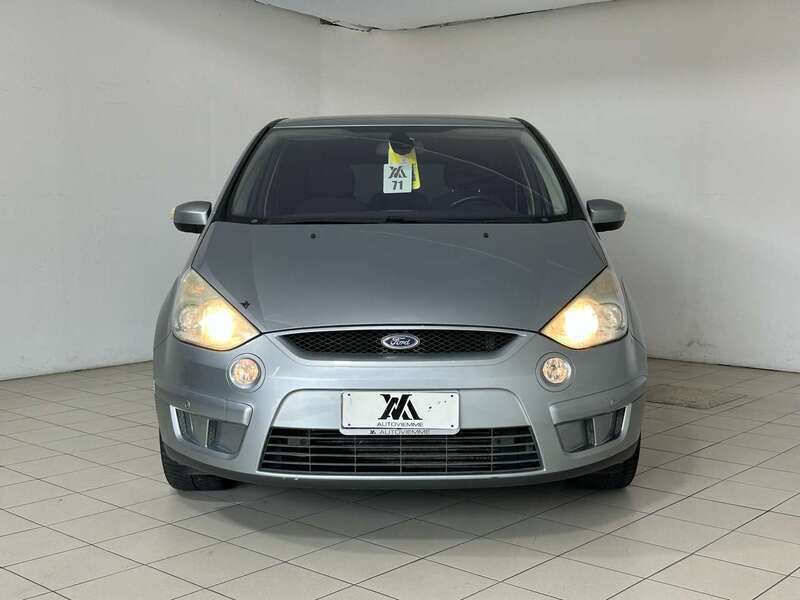 Usata Ford S-MAX Titanium 140 CV (102 kW) 2010 Grigio Monovolume