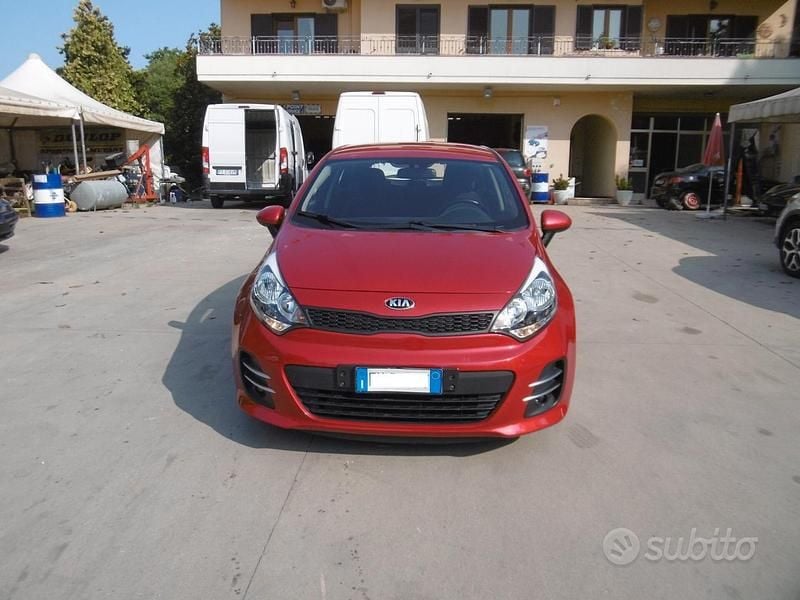 Usata Kia Rio 85 CV (62 kW) 2017 Rosso Berlina