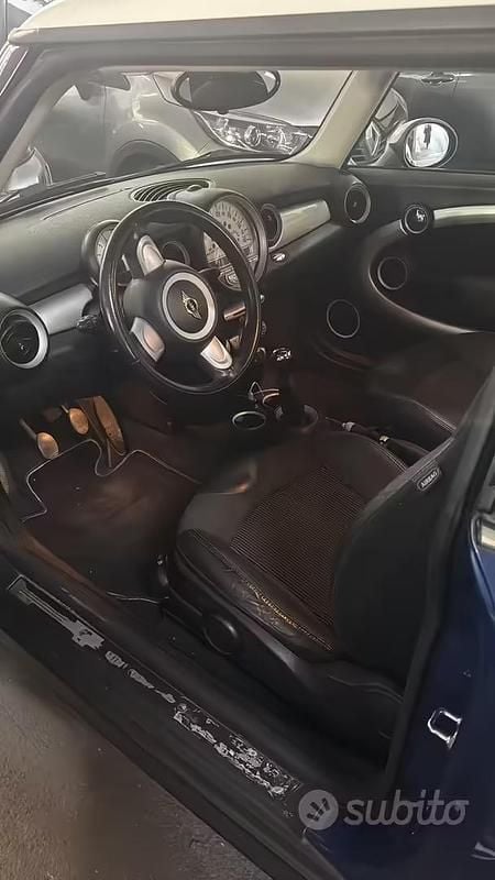 Usata Mini Cooper D Pepper 108 CV (79 kW) 2008 Blu Utilitaria