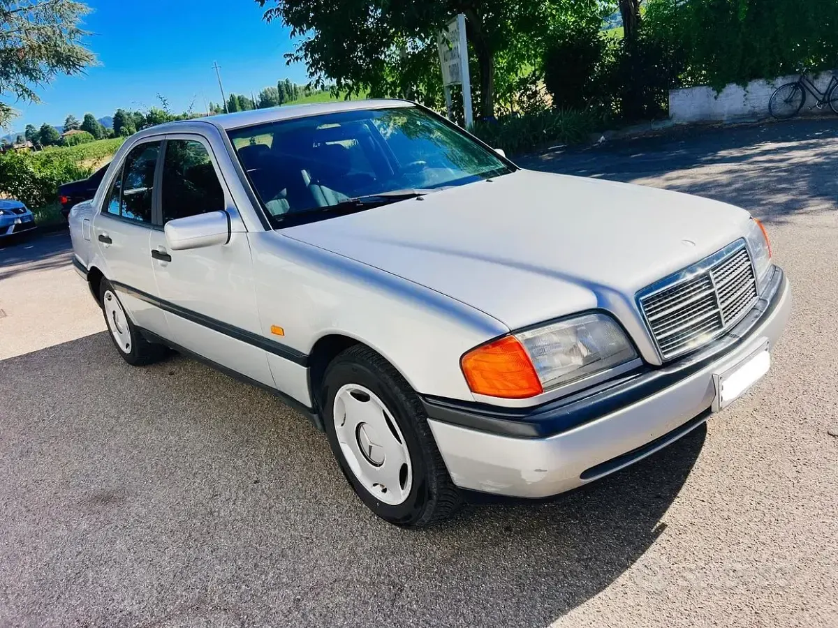 Usata Mercedes 180 136 CV (100 kW) 1995 Berlina