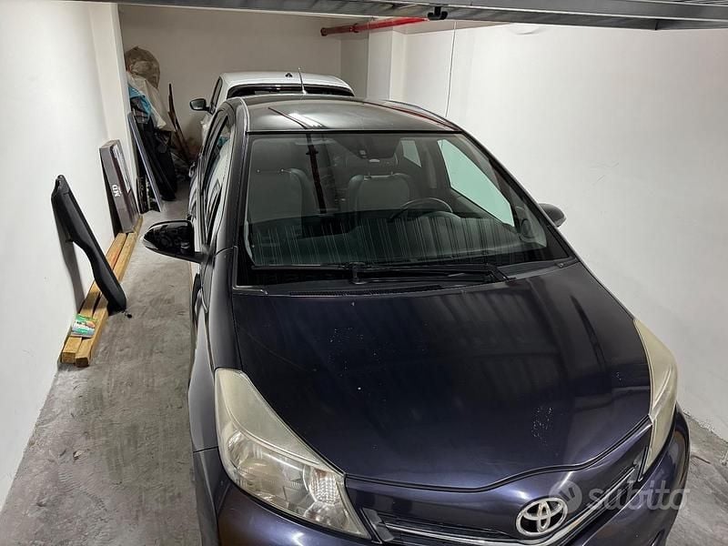 Usata Toyota Yaris 75 CV (55 kW) 2012 Blu Berlina