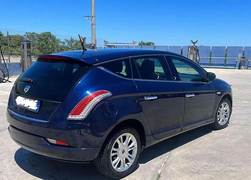 Usata Lancia Delta 120 CV (88 kW) 2012 Blu/azzurro Utilitaria