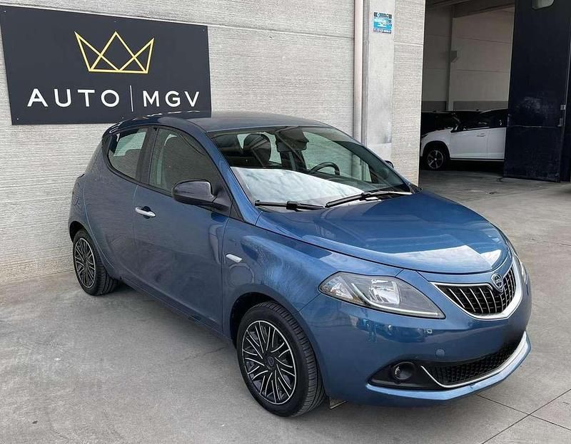Usata Lancia Ypsilon Gold 69 CV (50 kW) 2023 Blu/azzurro Utilitaria