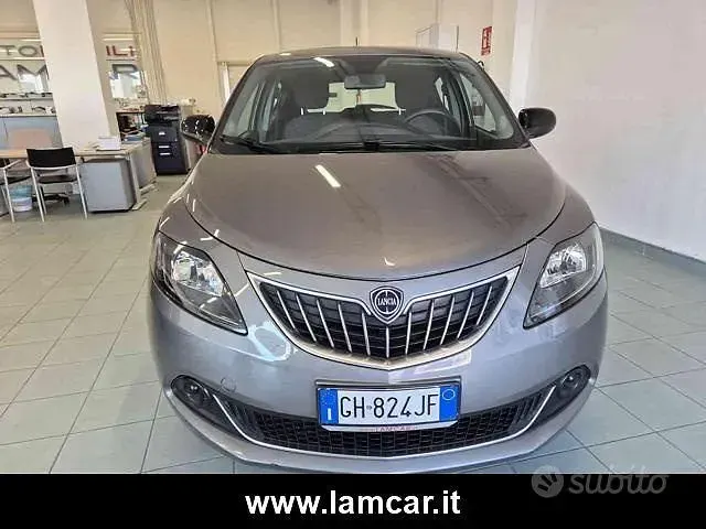 Usata Lancia Ypsilon Silver 69 CV (50 kW) 2021 Grigio scuro Utilitaria