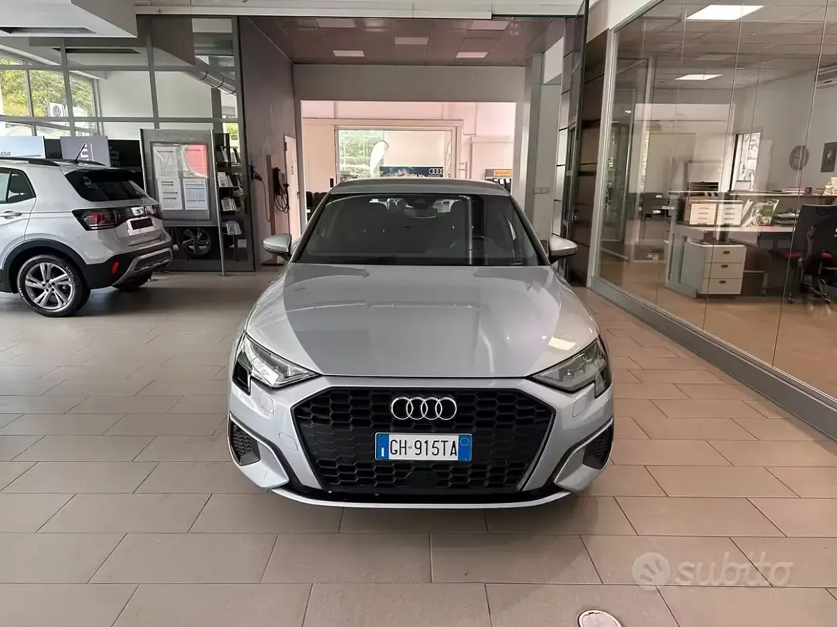 Usata Audi A3 Business 116 CV (85 kW) 2022 Grigio Berlina