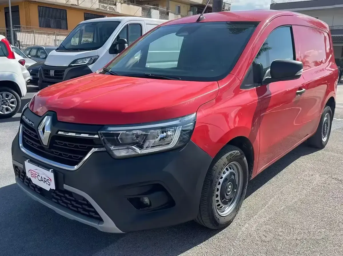 Usata Renault Kangoo 116 CV (85 kW) 2022 Rosso Monovolume