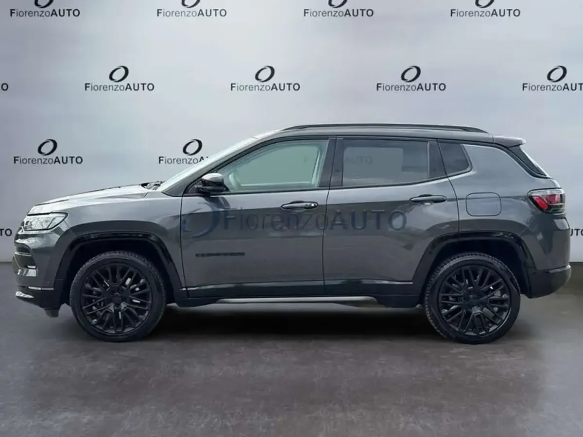 Usata Jeep Compass 241 CV (177 kW) 2023 Grigio SUV