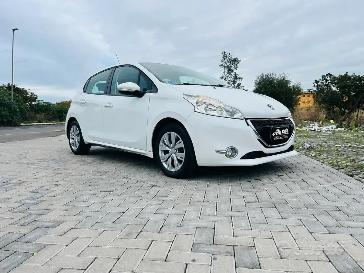 Usata Peugeot 208 Allure 75 CV (55 kW) 2009 Bianco Utilitaria