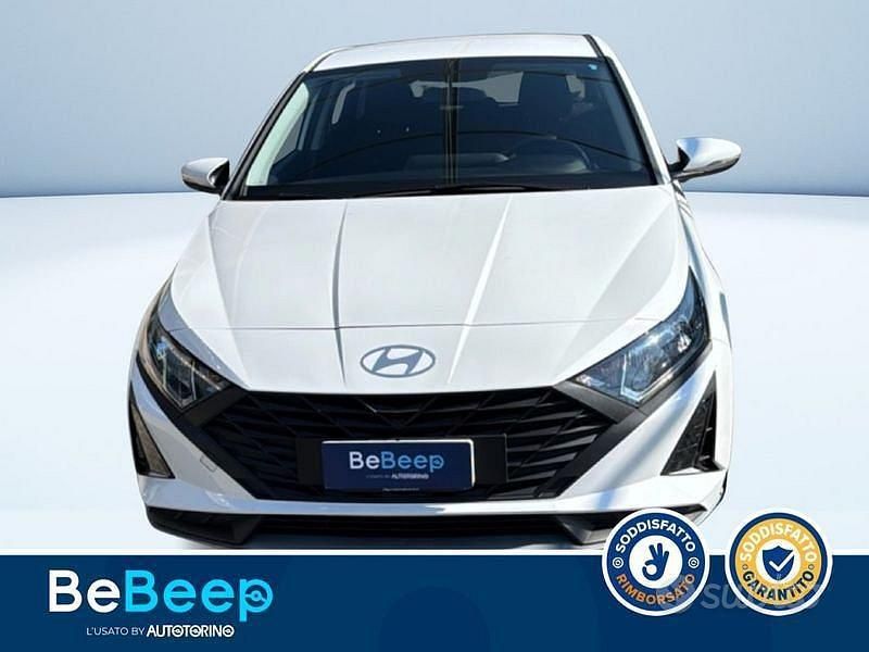 Usata Hyundai i20 82 CV (60 kW) 2024 Bianco pastello Utilitaria
