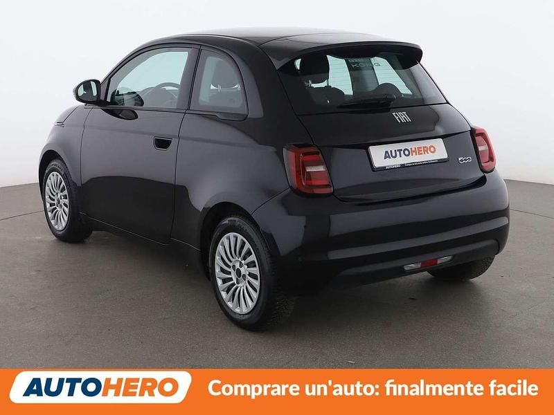 Begagnad Fiat 500e Action 42 kW (58 HK) 2022 Svart Halvkombi