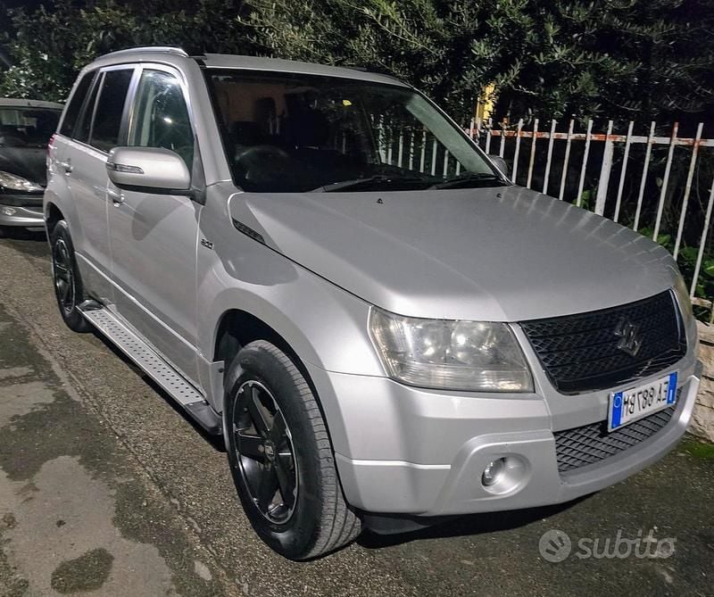 Usata Suzuki Grand Vitara 129 CV (94 kW) 2010 Grigio Berlina