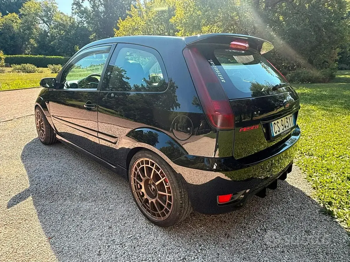Usata Ford Fiesta ST 150 CV (110 kW) 2005 Nero Utilitaria