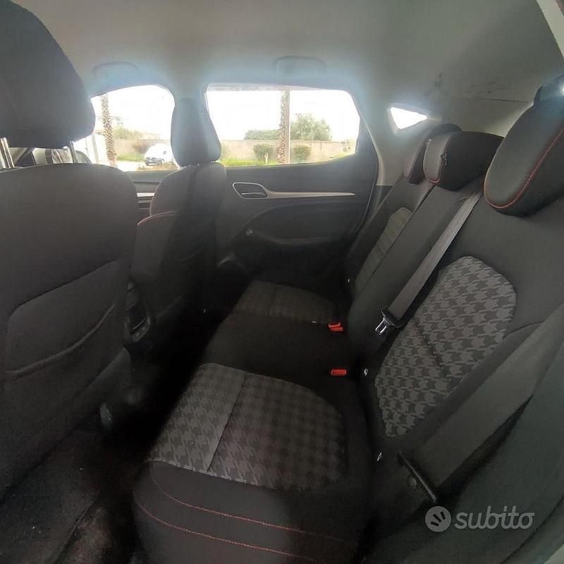 Usata MG ZS Luxury 106 CV (77 kW) 2023 Grigio SUV