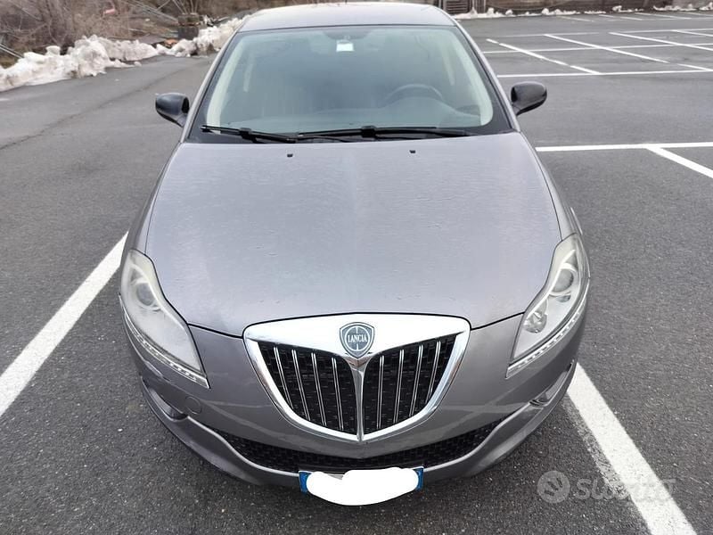 Usata Lancia Delta 120 CV (88 kW) 2011 Grigio Utilitaria