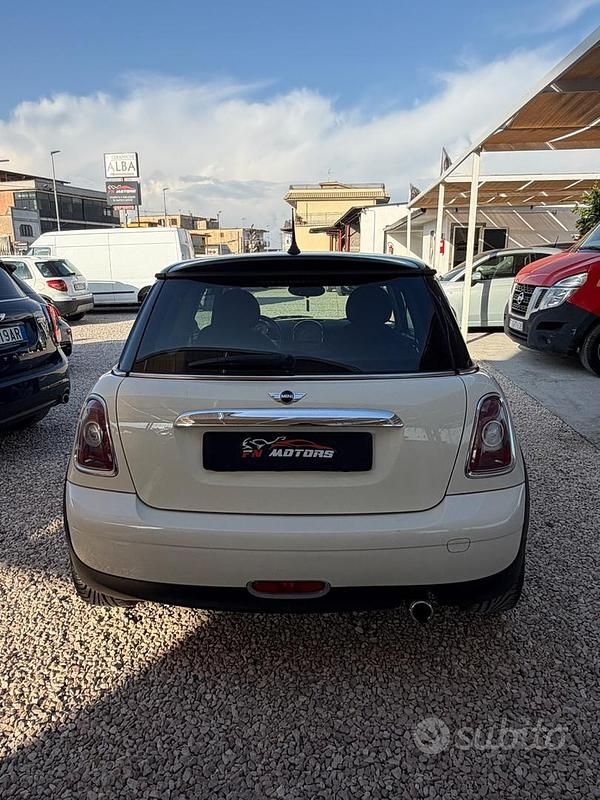 Usata Mini Cooper D 110 CV (80 kW) 2009 Beige Utilitaria