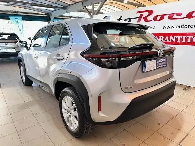 Usata Toyota Yaris Cross Business Edition 92 CV (67 kW) 2022 Grigio SUV