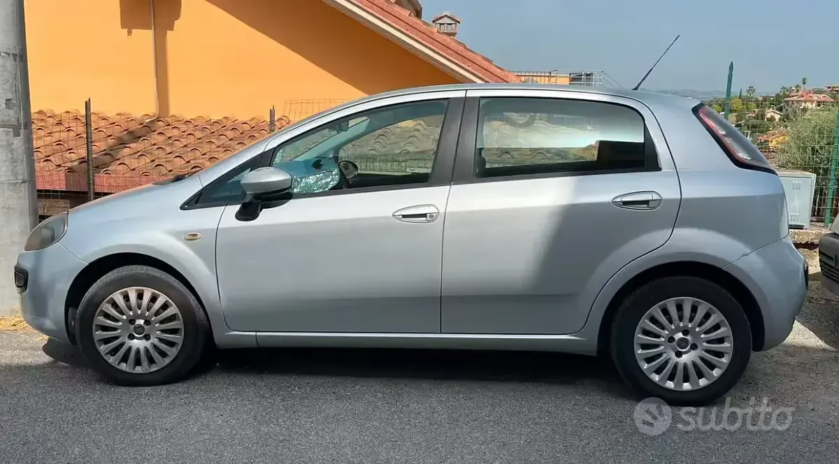 Usata Fiat Punto Evo Active 69 CV (50 kW) 2011 Grigio Utilitaria